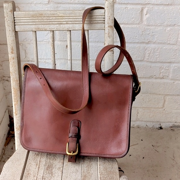 Coach Handbags - Vintage COACH 70's Saddle/ buckle Courier Large